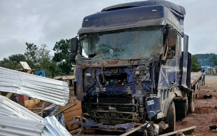 Axe Daloa-Issia : Le chauffeur dormait au volant, le gros camion ...